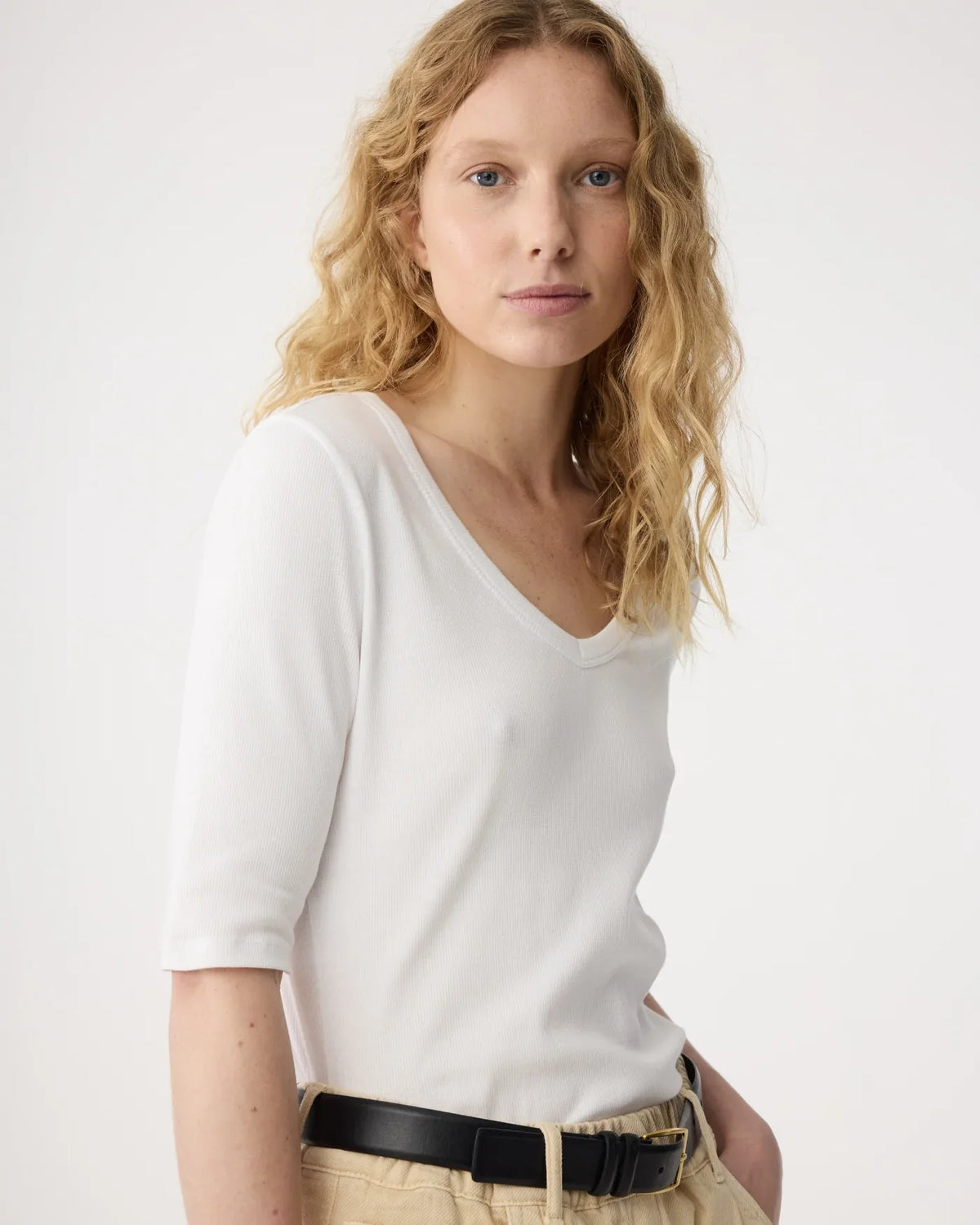 WHITE V NECK EDEN TOP