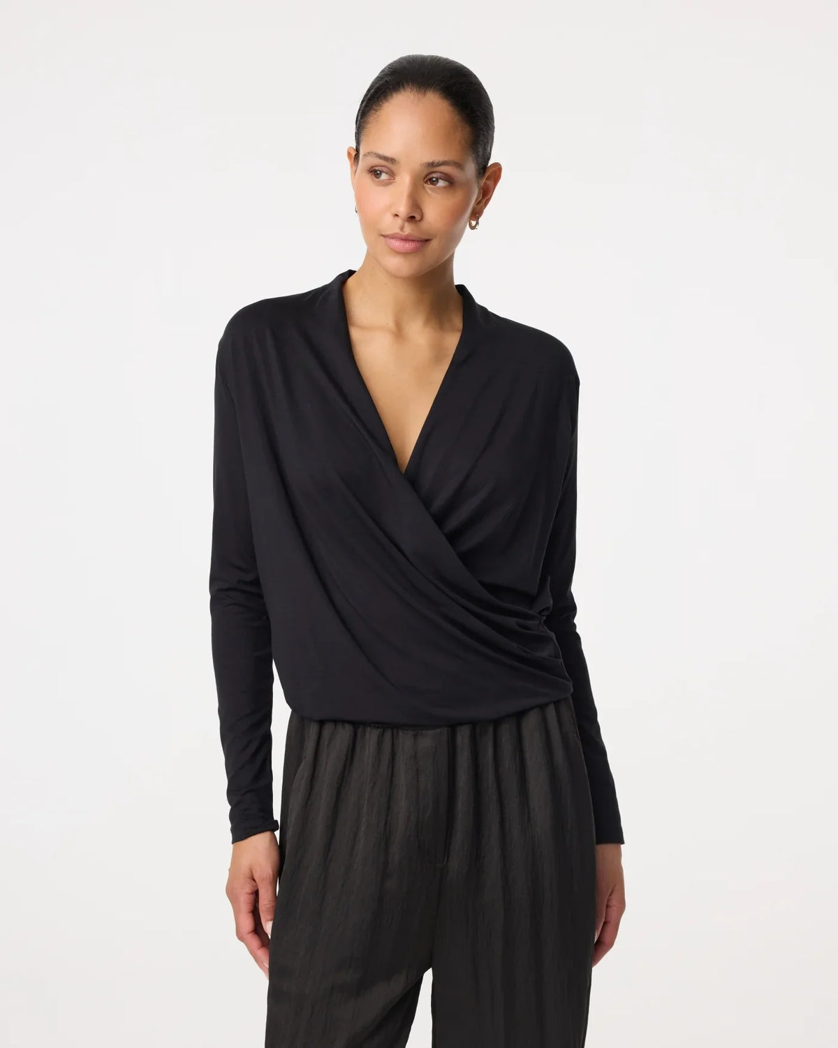 BLACK DRAPE JETTY TOP