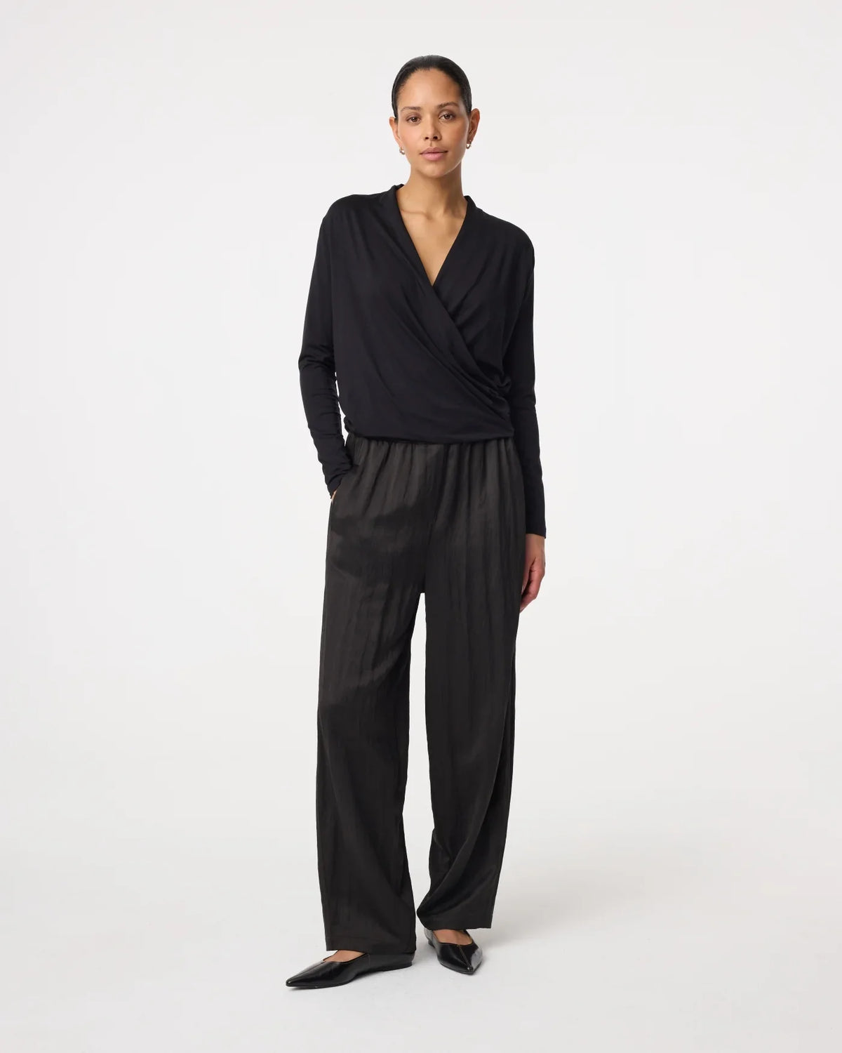 BLACK DRAPE JETTY TOP