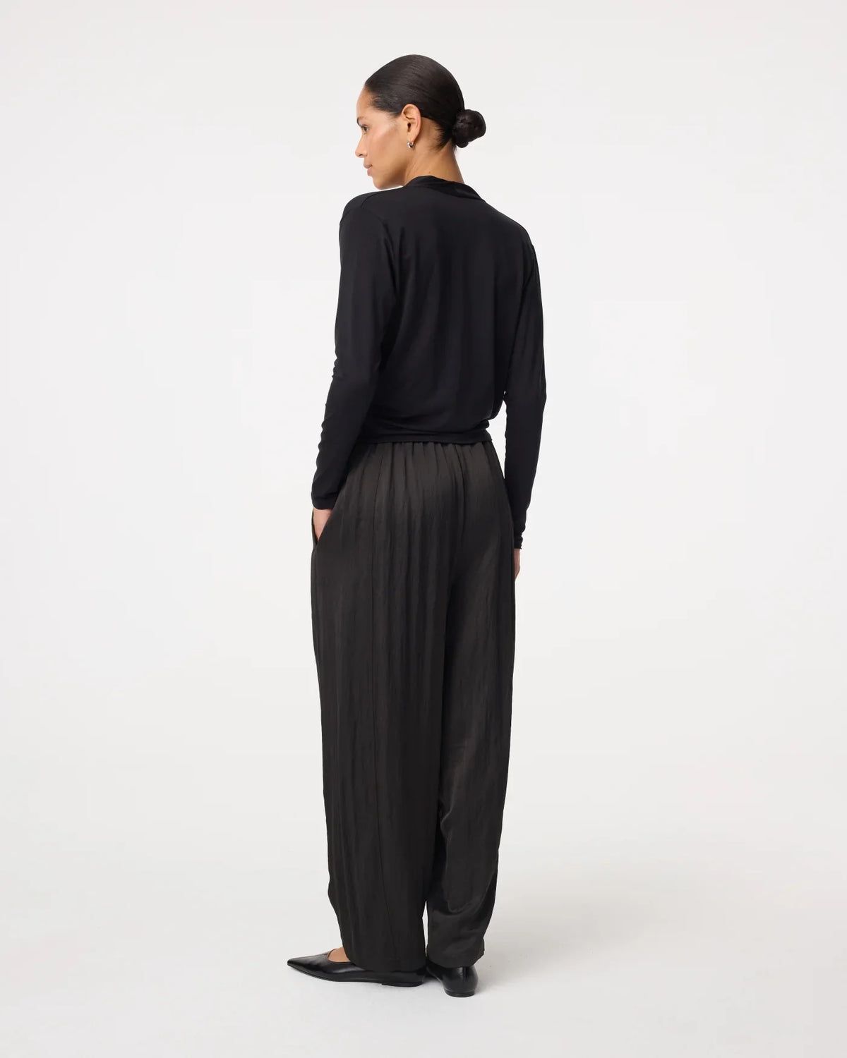 BLACK DRAPE JETTY TOP