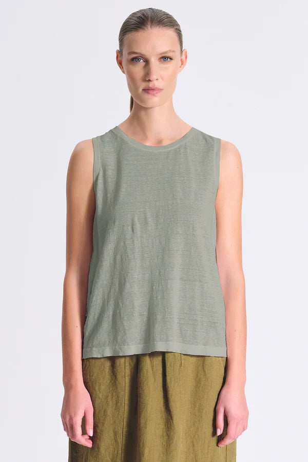 SLEEVELESS TOP