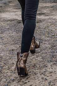 GOLD LA CONCHO SHORT BOOTS